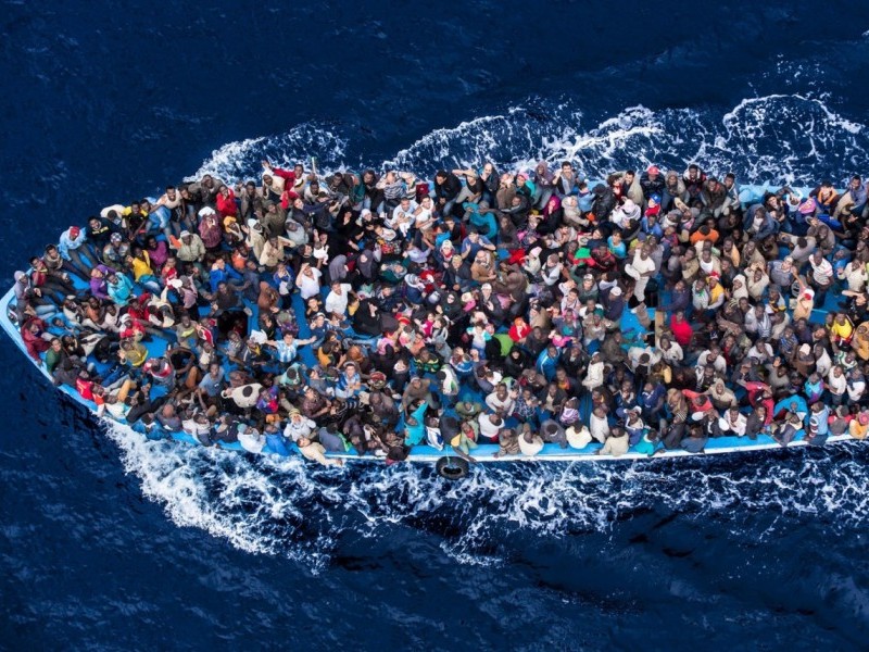 boat of refugees